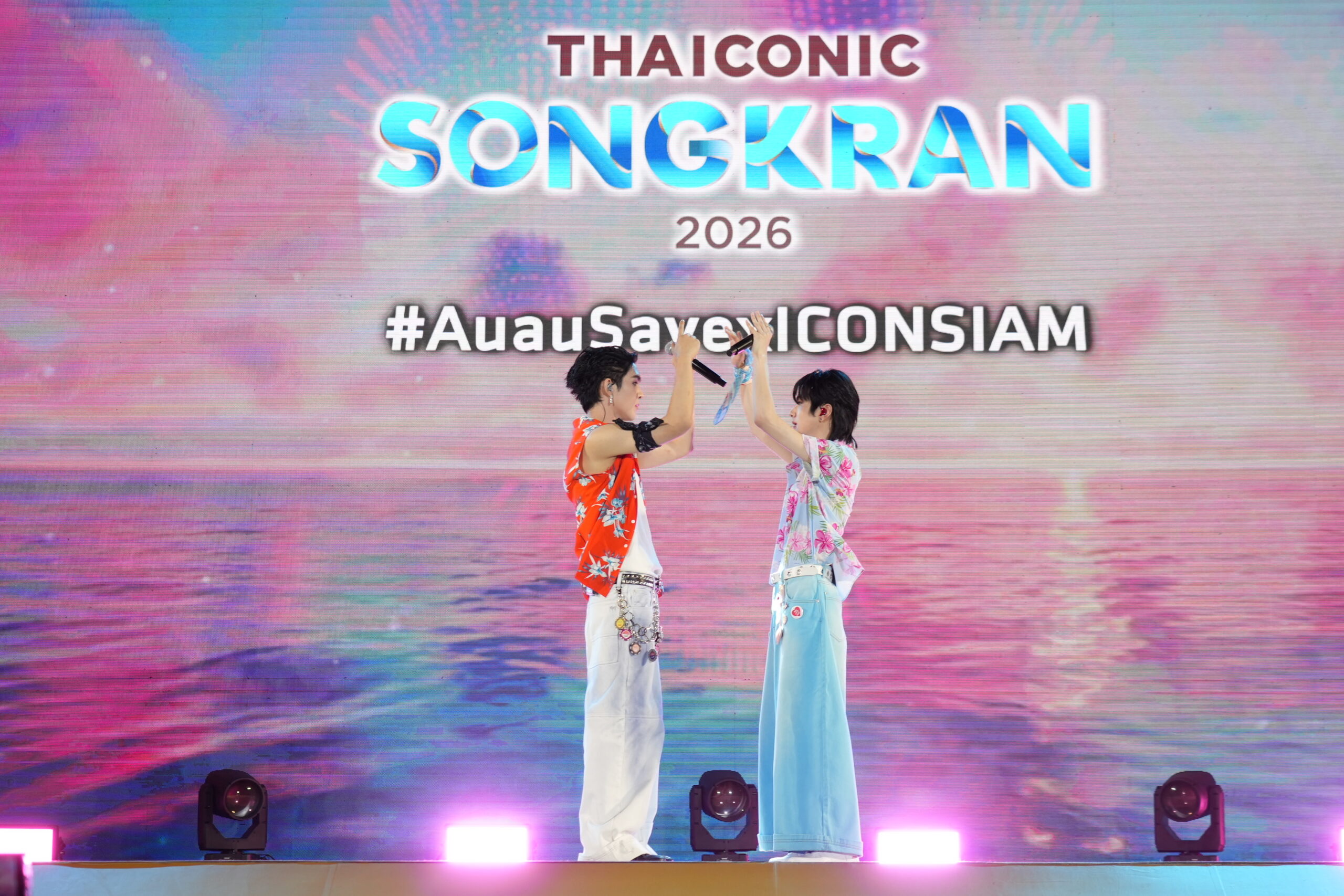 ไอคอนสยาม สาดความสุขไม่พัก จัดเต็มความบันเทิงครบรสริมเจ้าพระยา“อู่อู๋–เซฟ”, “ริวจิน–แพทจิ”, “DOMUNDI GEN 5” ปล่อยเคมีความจิ้นเพลินกับลิเกเงินล้าน “ศรราม น้ำเพชร” และมันต่อเนื่องด้วยมินิคอนเสิร์ต “New Country”